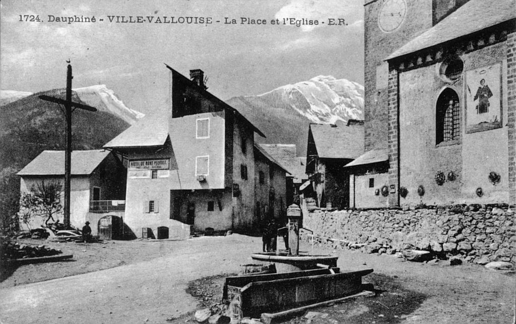 Place de l'église à Vallouise (coll.PNE, ER) ©Parc national des Ecrins Place de l'église à Vallouise (coll.PNE, ER) ©Parc national des Ecrins