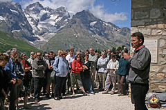 Photo Station alpine - Serge Aubert, lors de son discours, le 7 juillet 2009 au Lautaret 2009-07-jardin-lautaret