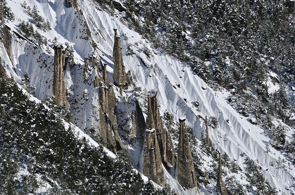 Demoiselles coiffées dans le Rabioux - Châteauroux les Alpes -- © Mireille Coulon - Parc national des Ecrins