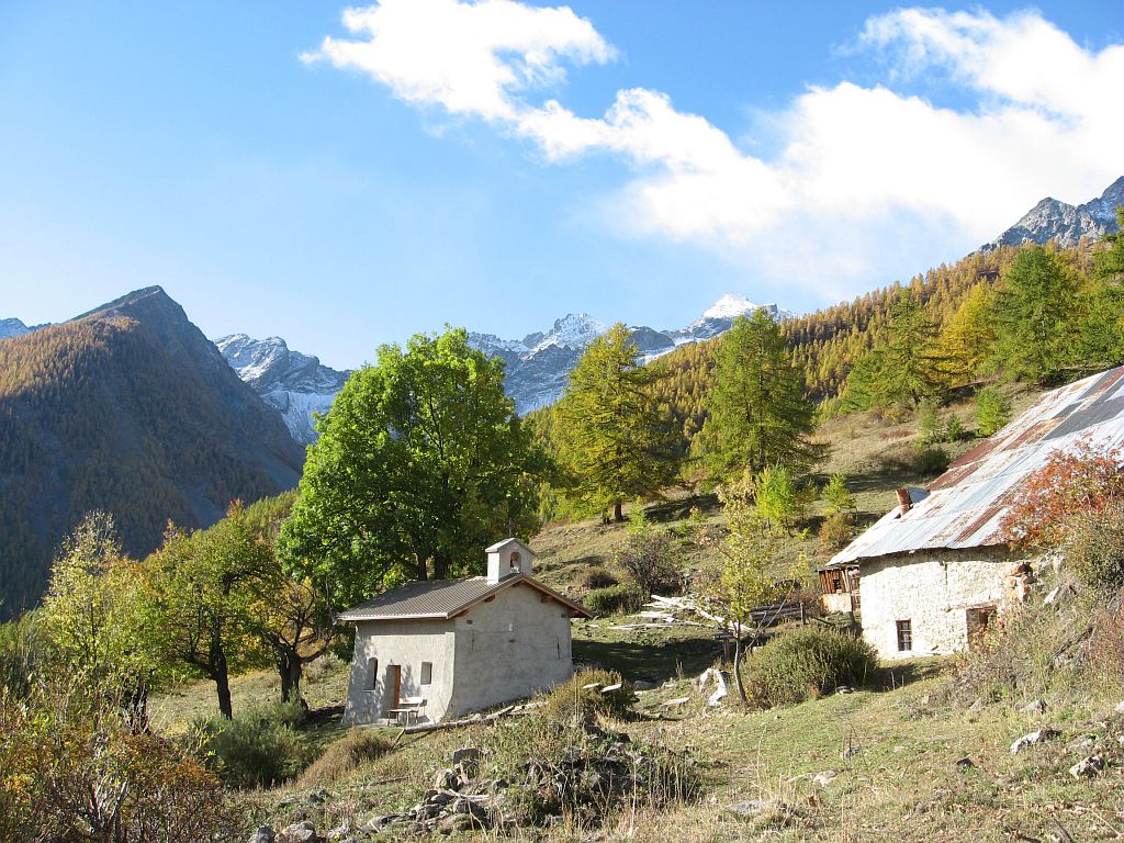 Hameau des sagnères - chapelle © Claire Broquet - Parc national des Ecrins Hameau des sagnères - chapelle © Claire Broquet - Parc national des Ecrins