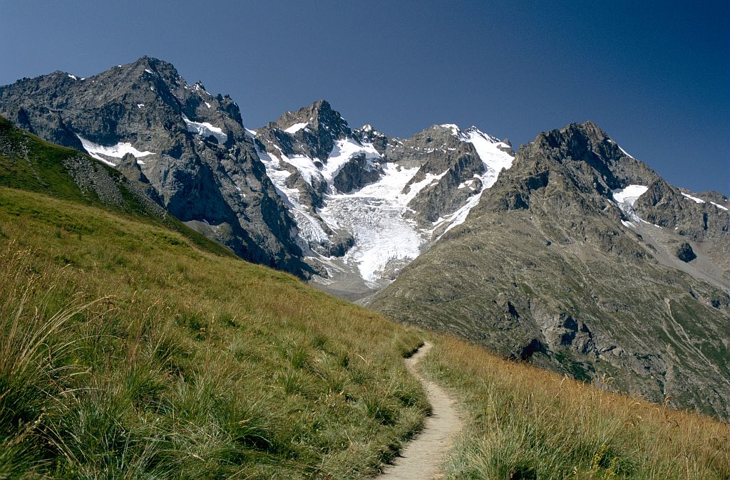 Le pic Gaspard vu du sentier des Crevasses ©Jean-Pierre Nicollet -Parc national des Ecrins Le pic Gaspard vu du sentier des Crevasses ©Jean-Pierre Nicollet -Parc national des Ecrins