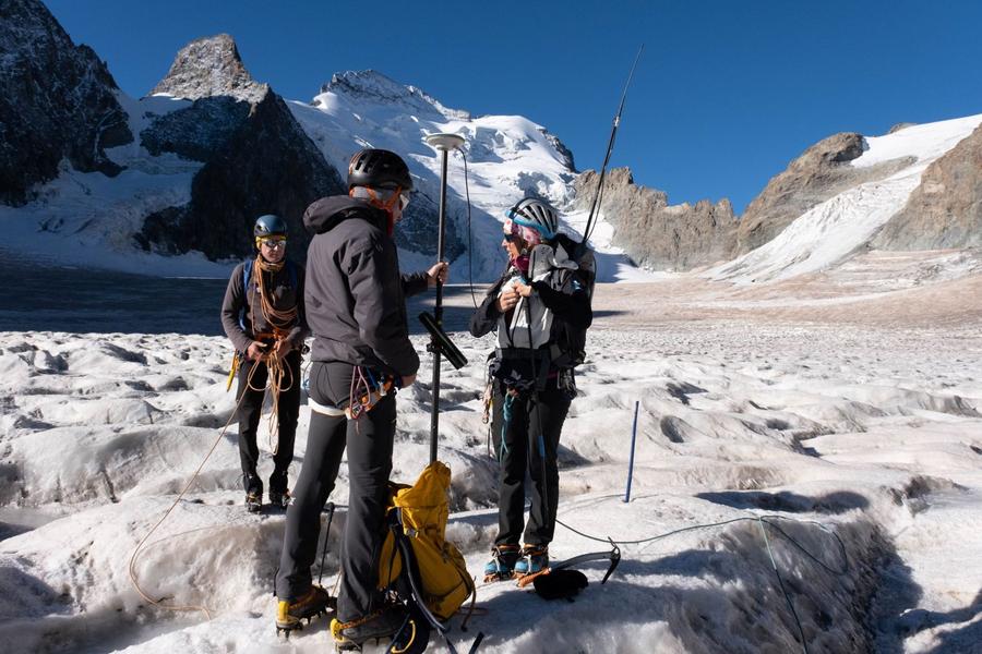 121898e_HD SUIVI DES GLACIERS 121898e_HD SUIVI DES GLACIERS