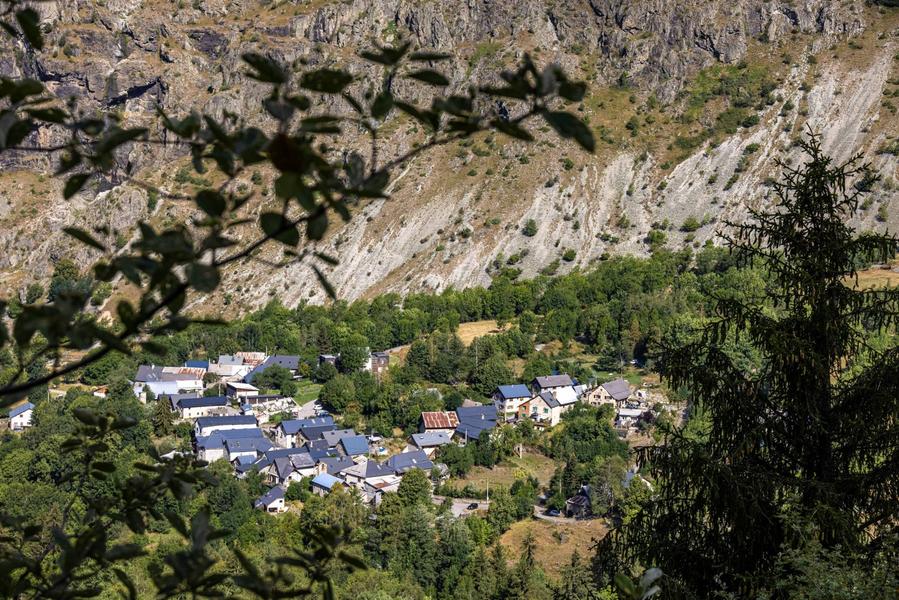 Vue sur le hameau du Désert en Valjouffrey