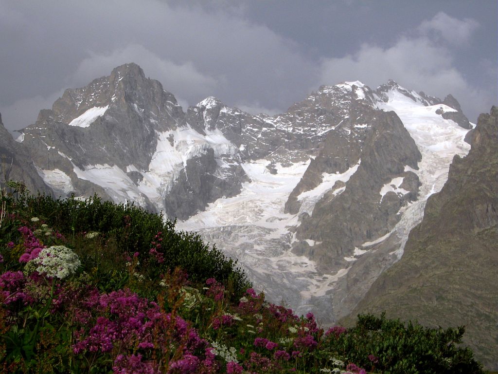 Sentier des crevasse - Briançonnais, vue sur la Meije et le pic Gaspard - © C-Coursier - Parc national des Ecrins