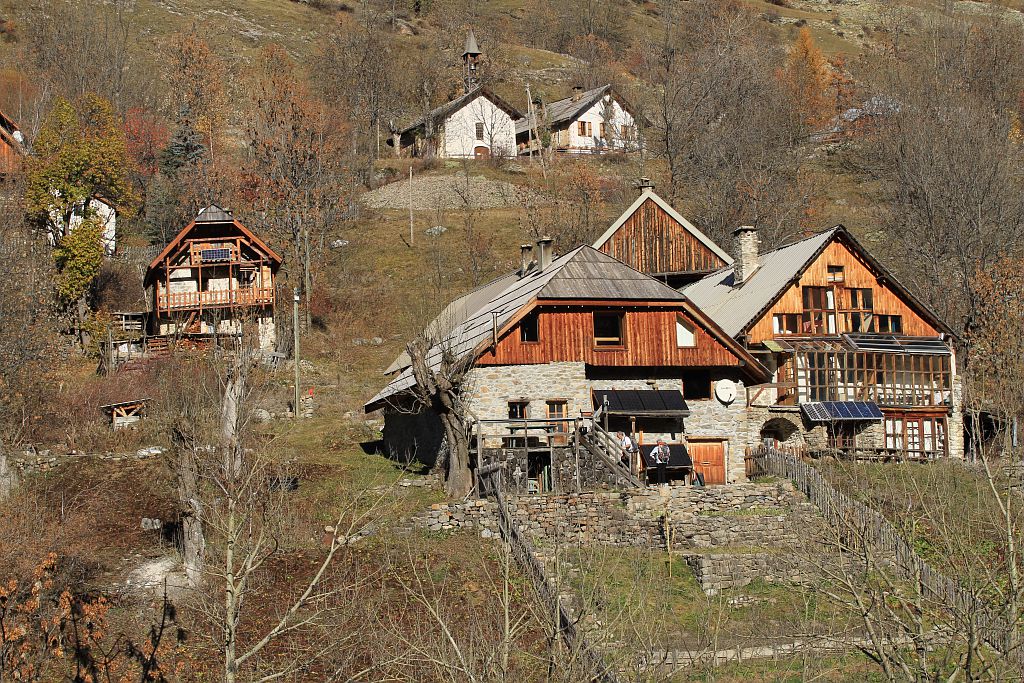 Dormillouse à l'automne - © J P Telmon - Parc national des Ecrins Dormillouse à l'automne - © J P Telmon - Parc national des Ecrins