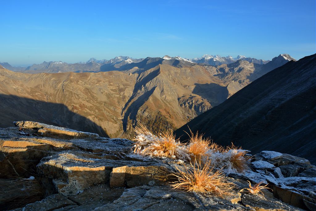 haut de la vallée du Rabioux vu depuis l'Hivernet le Distroit, col des Tourettes  Massif des Ecrins au fond Châteauroux © PNE / Coulon Mireille
