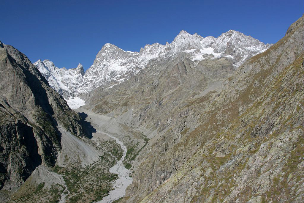 Glacier noir et barre des Ecrins vus depuis les planes de Dormillouse © PNE / Maillet Thierry