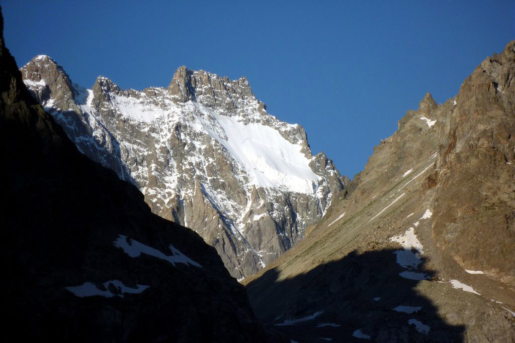 Glacier noir, lever de soleil sur l'Ailefroide © PNE / Maillet Thierry