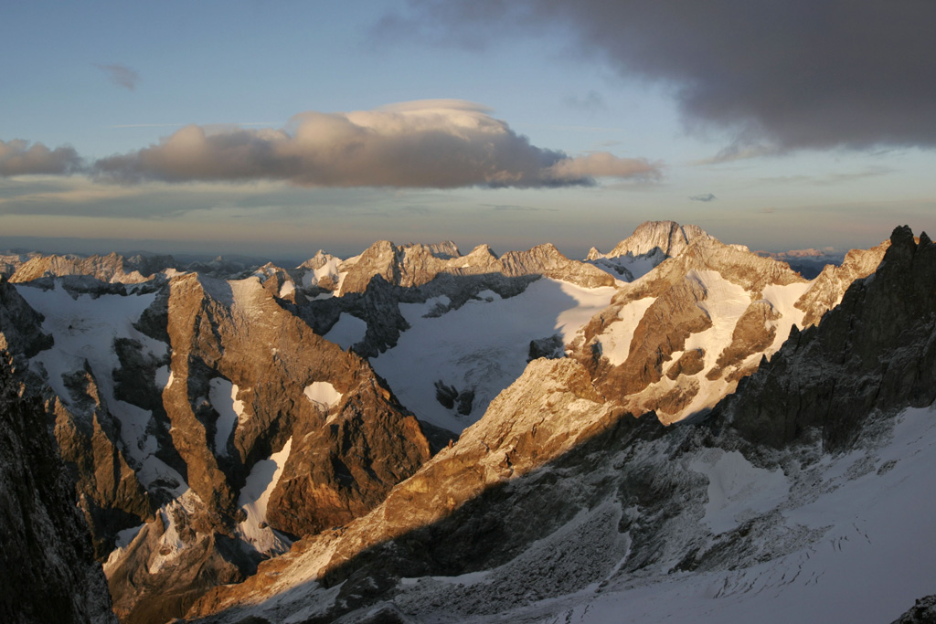 Vue vers les Bans depuis le couloir Coolidge lors de la traversée du Pelvoux © PNE / Chevalier Robert