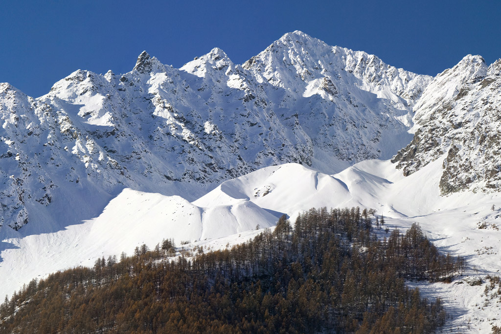La moraine du glacier des Prés les Fonts sous le pic éponyme et la pointe Charlet - le Monétier les Bains © PNE / Pascal Saulay