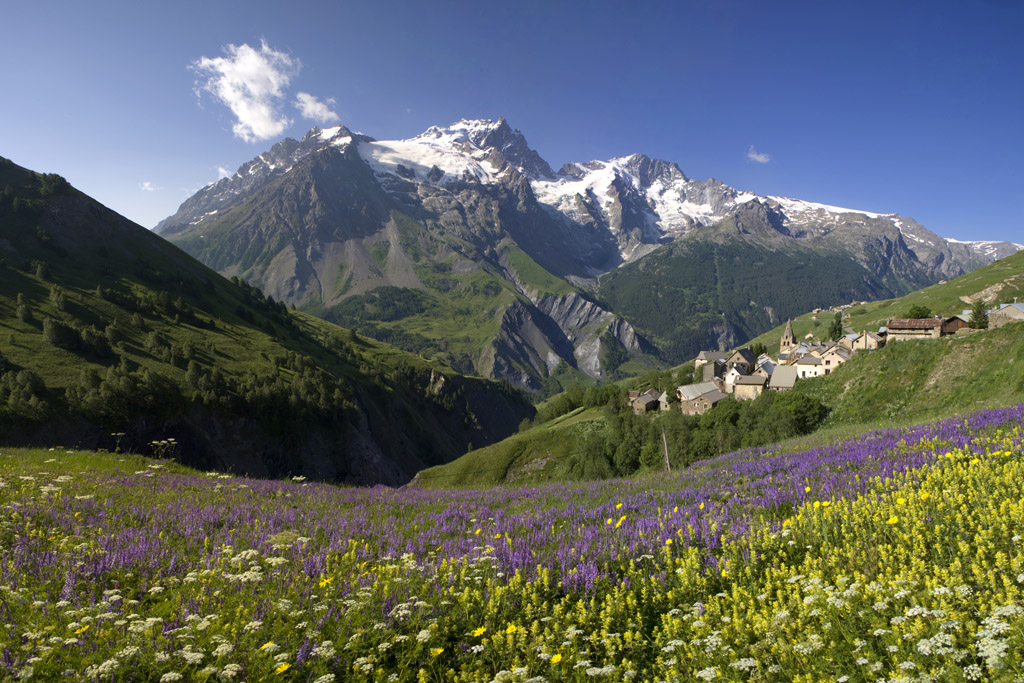 Les Hières sous la Meije dans le vallon de Valfroide © PNE / Pascal Saulay