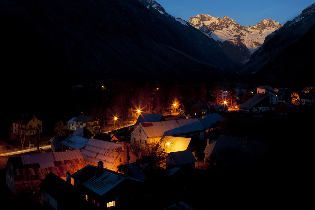 la Chapelle-en-Valgaudemar à la nuit tombante © PNE / Saulay Pascal