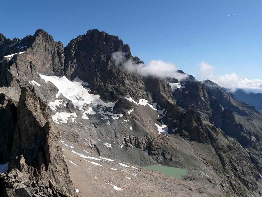 Pavé, pic Gaspard, face SW, lac et refuge du Pavé © Jean-Pierre Nicollet - Parc national des Ecrins