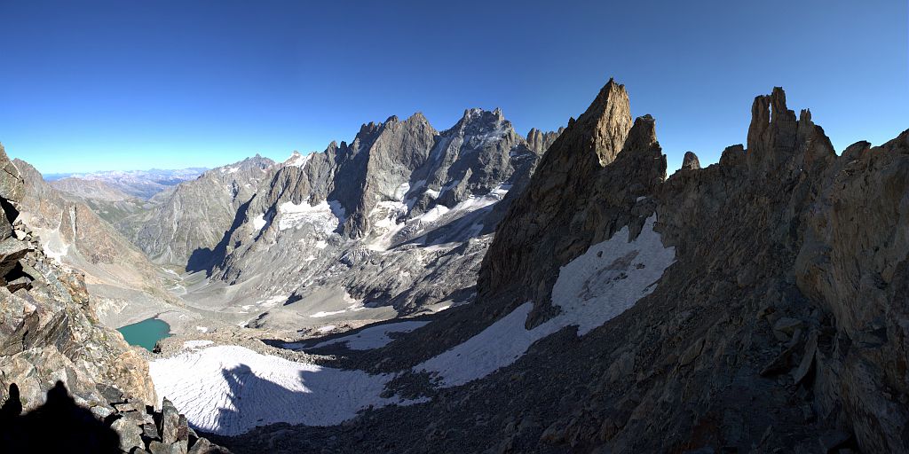 Lac et refuge du Pavé - Vallon du clot des Cavales - Glacier du clot des Cavales - Roche Méane © Pascal Saulay - Parc national des Ecrins