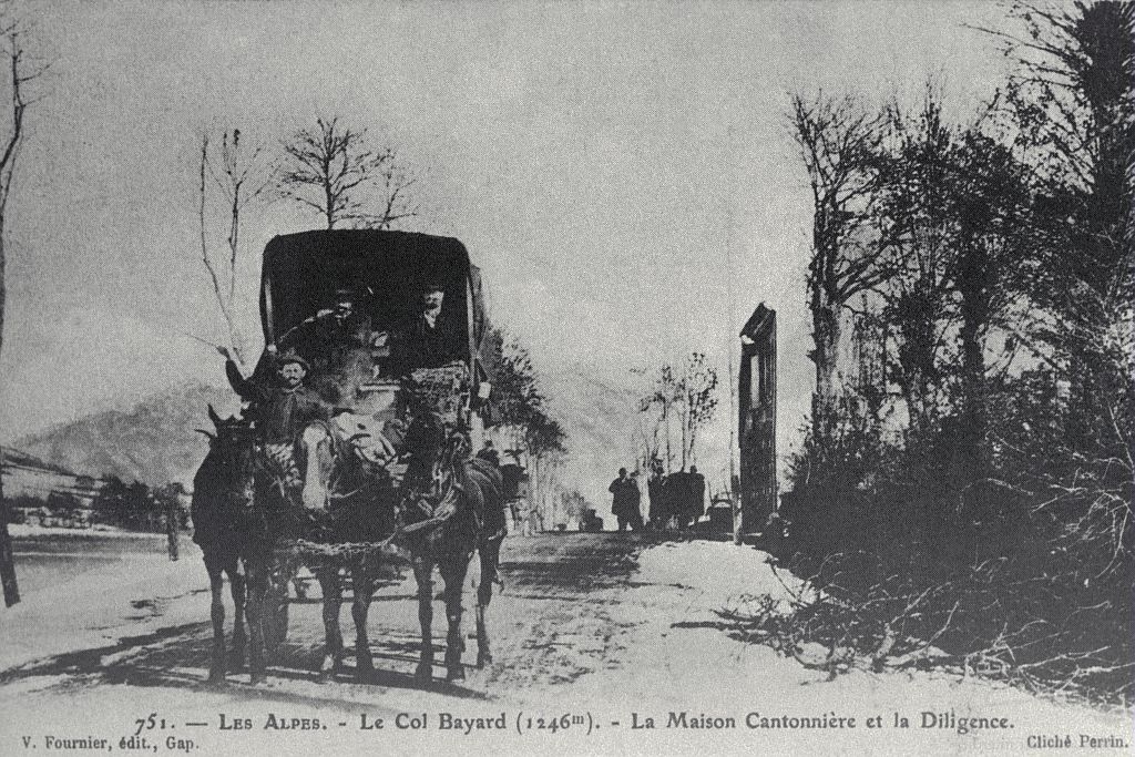 Le col Bayard (1246 m) - La maison cantonnière et la diligence - Lucien Tronc (collection)	