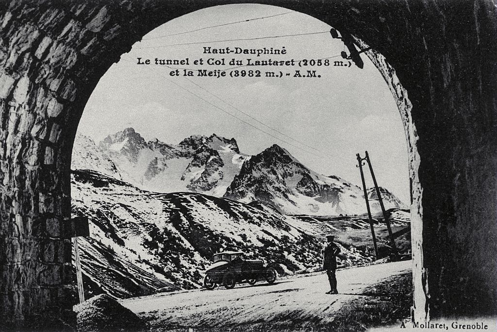 Le tunnel et Col du Lautaret (2058m) et La Meije ( 3982m) - Collection Parc national des Ecrins Le tunnel et Col du Lautaret (2058m) et La Meije ( 3982m) - Collection Parc national des Ecrins