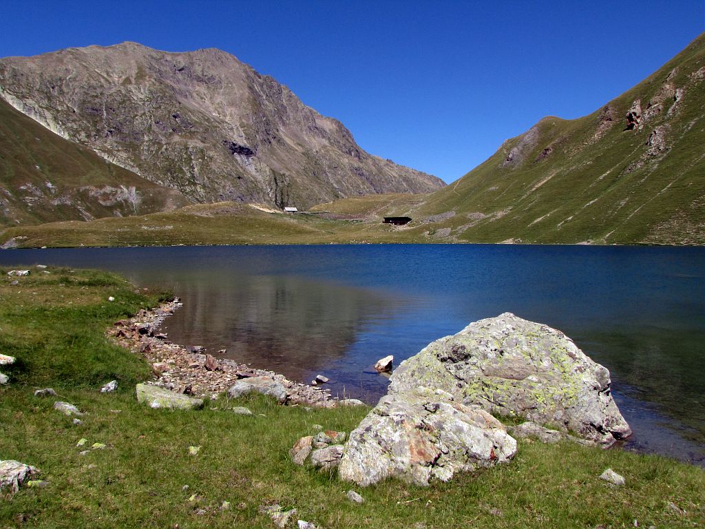 Le lac et le refuge de la Muzelle © Christophe Albert - Parc national des Ecrins Le lac et le refuge de la Muzelle © Christophe Albert - Parc national des Ecrins