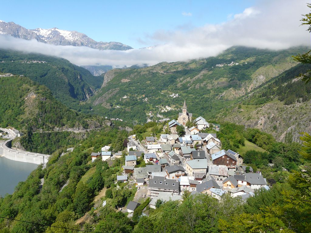 Village de Mizoën © Jean-Pierre Nicollet - Parc national des Ecrins Village de Mizoën © Jean-Pierre Nicollet - Parc national des Ecrins