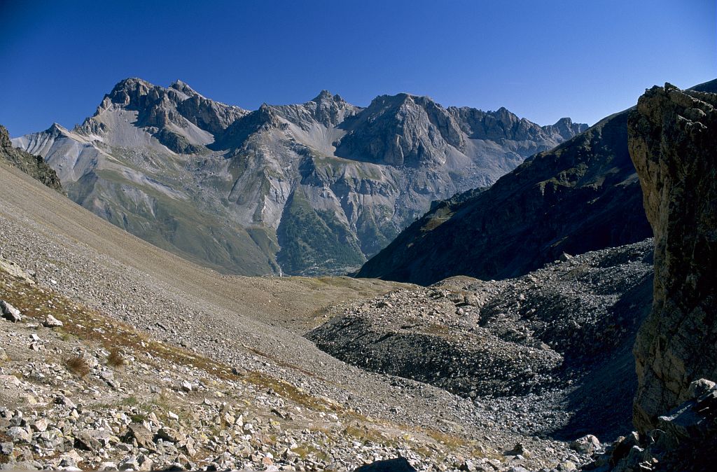 Le vallon de Laurichard et son glacier rocheux © Bernard Nicollet - Parc national des Ecrins Le vallon de Laurichard et son glacier rocheux © Bernard Nicollet - Parc national des Ecrins