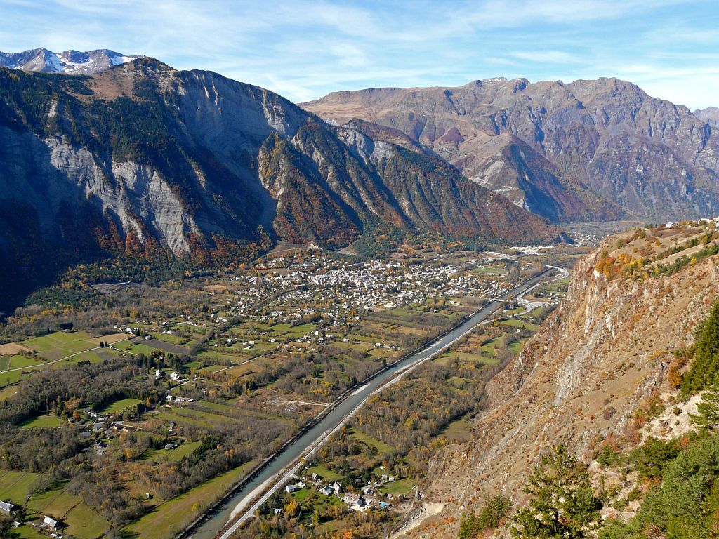 La plaine du Bourg d'Oisans © Jean-Pierre Nicollet, Parc national des Ecrins. La plaine du Bourg d'Oisans © Jean-Pierre Nicollet, Parc national des Ecrins.