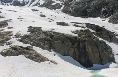 Lac glacé à proximité du refuge