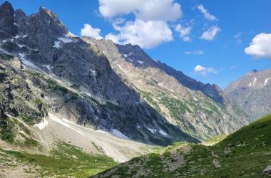 vue sur la vallée de la Bonne depuis le refuge