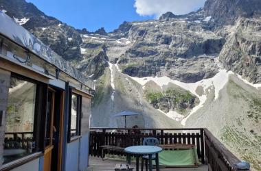 la terrasse du refuge