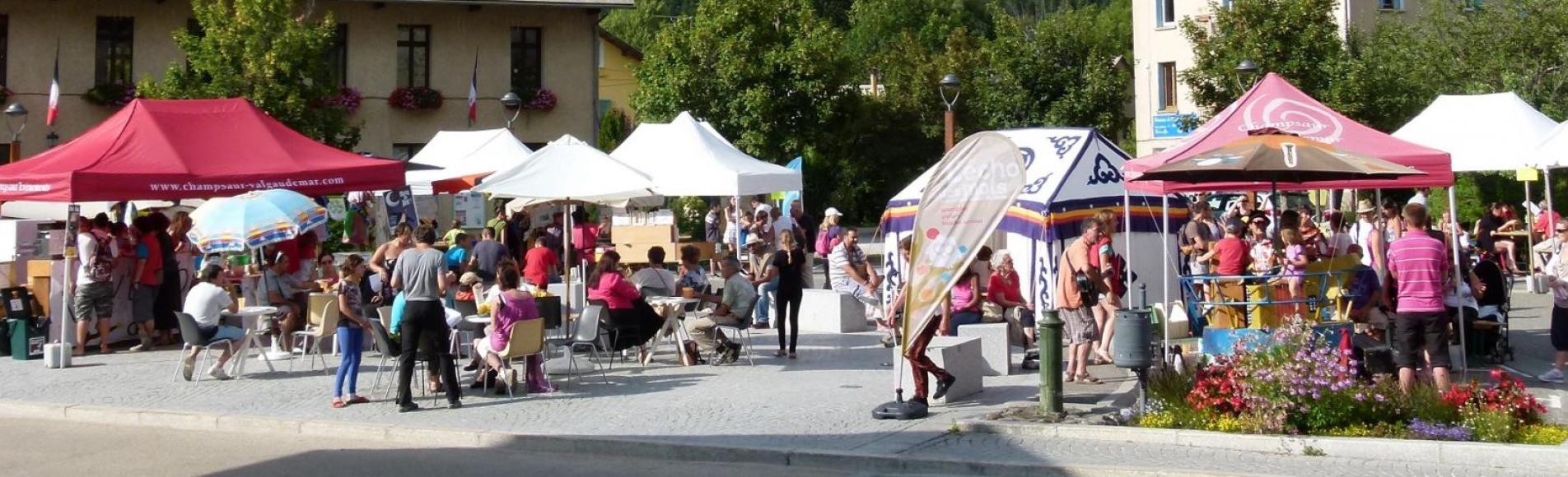 La place en fête - festival L'écho des mots - Pont -du-Fossé - Champsaur 2015 La place en fête - festival L'écho des mots - Pont -du-Fossé - Champsaur 2015