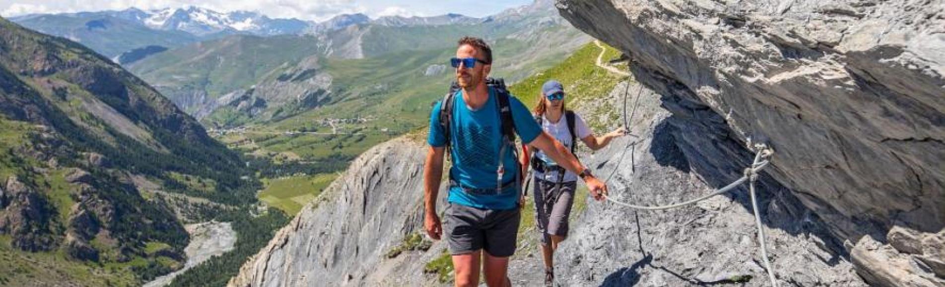 Mains courantes sur le sentier des Crevasses. Photos : Parc national des Ecrins - Thibaut Blais Mains courantes sur le sentier des Crevasses. Photos : Parc national des Ecrins - Thibaut Blais