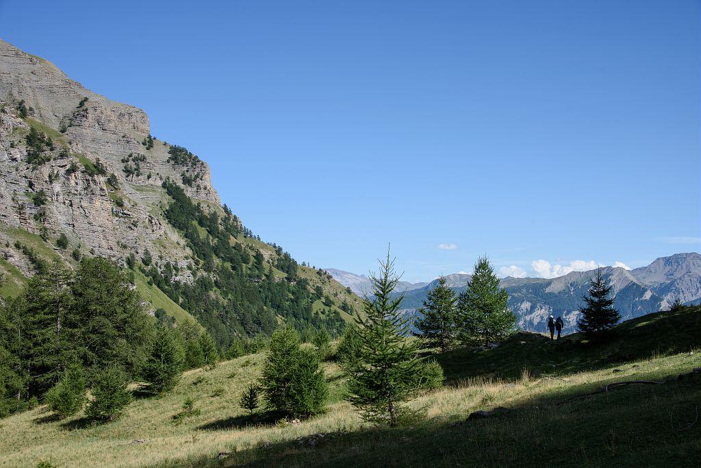 Randonneurs dans le vallon du Couleau - © M. Coulon - PNE