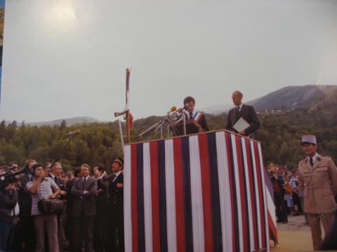 août 1977 - Yves Coquillat, jeune maire de Vallouise, aux côtés de Valéry Giscard d'Estaing, président de la république