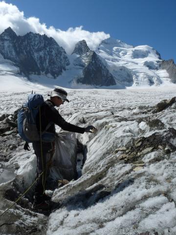 Nettoyage glacier Blanc - sept 2015 - © E.Dova - Parc national des Ecrins