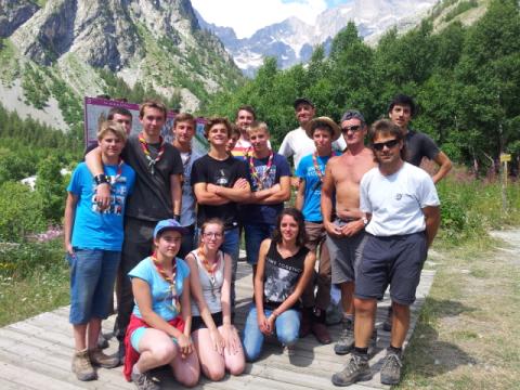 Scouts de Roland-Pierre en chantier sur un sentier en Vallouise - © Parc national des Ecrins