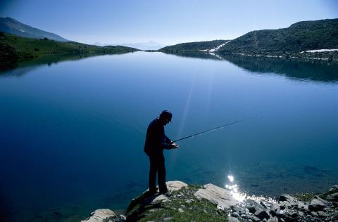 Pêche en lac, © C.Dautrey - Parc national des Écrins