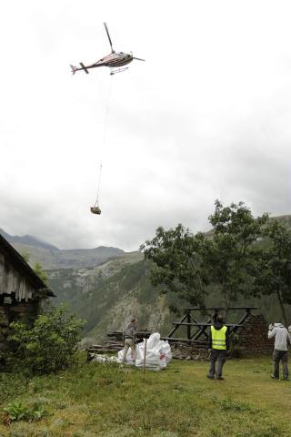 Héliportage - Chantier Dormillouse été 2017 - © JP Telmon - Parc national des Écrins