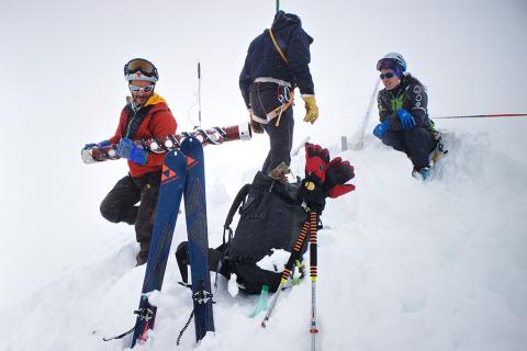 Nouvelles balises et carottage glacier Blanc - mai 2018- PNE -Irstea - photo J.Charron - Parc national des Ecrins