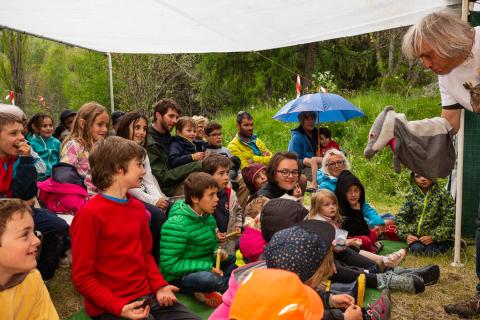 Spectacle clôture "Urgences sauvages en folie" par Michel Phisel du centre de soins de la faune sauvage - - Ecrins de nature 2019 en Vallouise - © Thierry Maillet -Parc national des Ecrins