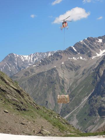 Héliportage prototype cabane d'appoint - alpage Mariande - juin 2019 - © V.Rigassi