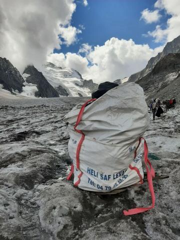 Nettoyage au glacier Blanc © H. Quellier - PNE