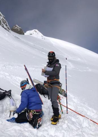 Campagne de mesures des 2 et 3 mai 2023 sur le glacier Blanc © J. Charron - PNE