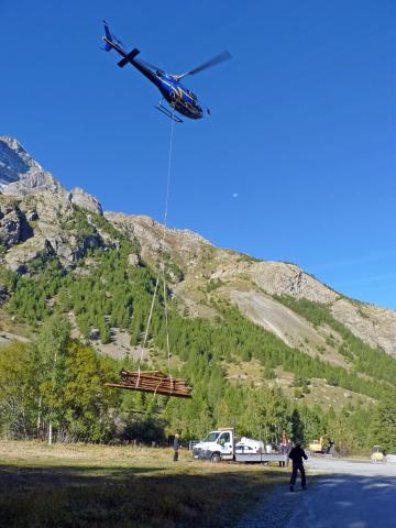 Démontage de l'ancien refuge de l'Aigle © E. Vannard - PNE