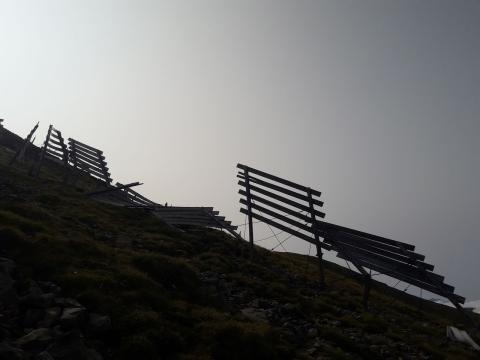 Les paravalanches détériorés par le temps © B. Benyoub