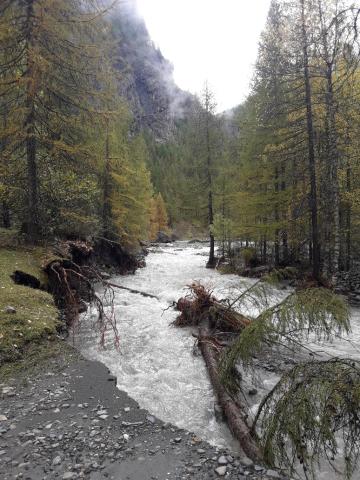 Dégâts sur la route de Dormillouse © H. Quellier