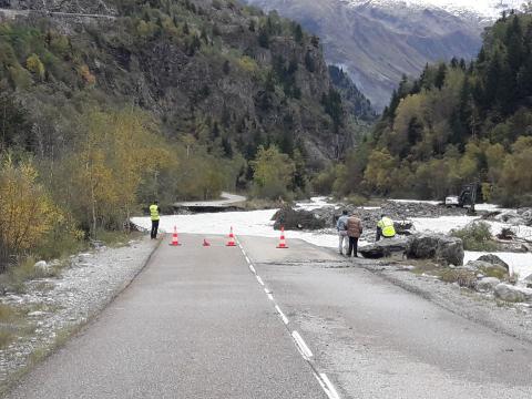 Arrachement de la route de Saint-Christophe-en-Oisans au Plan du Lac © P.H. Peyret