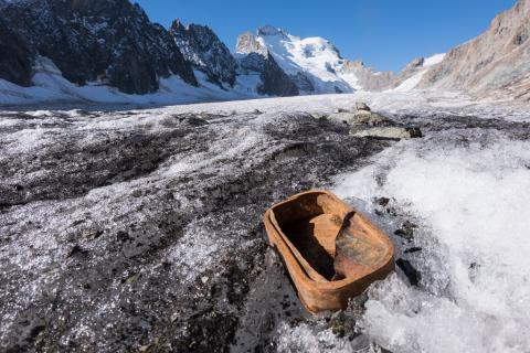 Déchets sur le glacier Blanc © M. Coulon - PNE