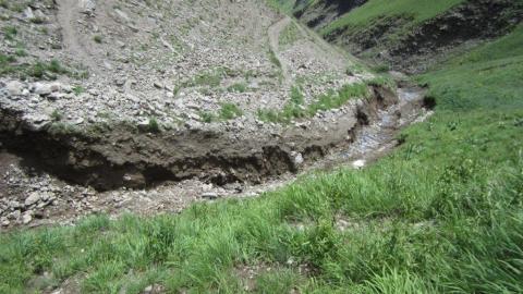 Sur le sentier de Côte Belle, une coulée a frolé le GR54 © PNE