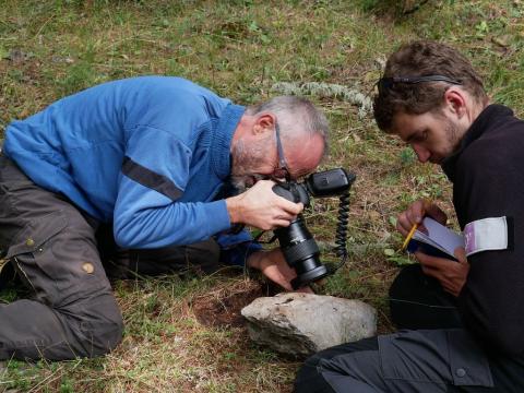 Rumsais Blatrix (Antarea) lors d’une session d’inventaire © Damien Combrisson - PNE