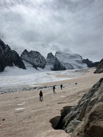 Sur le glacier Blanc © Victor Ramseyer - INRAE