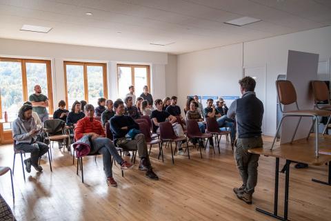 Restitution des esquisses de l'atelier Montagne à la mairie de Réallon © Mireille Coulon - PNE