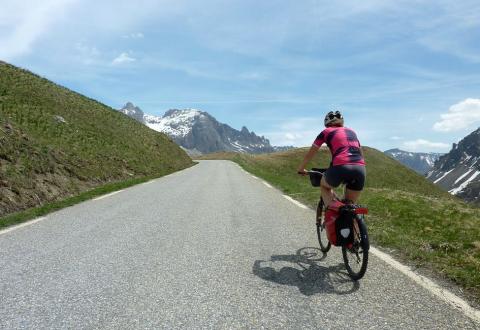 Vélo dans le Briançonnais © Cyril Coursier - PNE